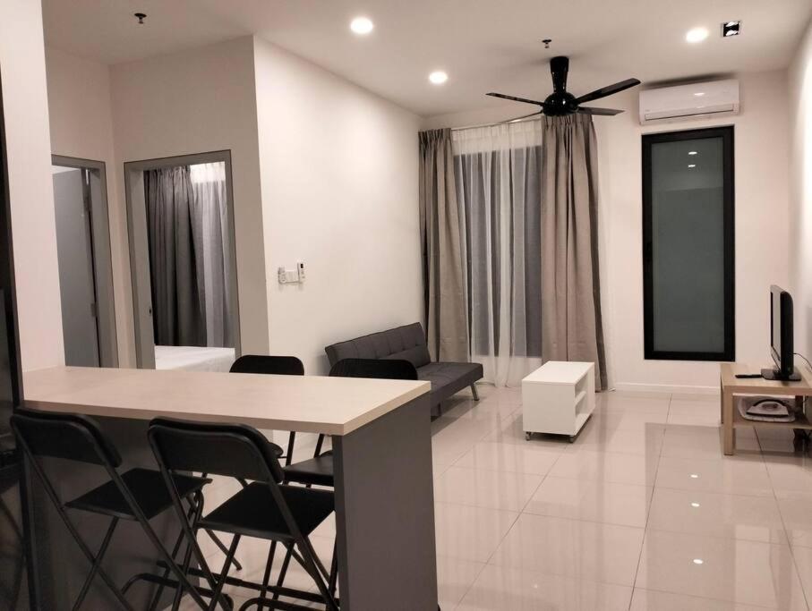 Highpark Suites Kelana Jaya By Kenangan Homes بيتالينغ جايا المظهر الخارجي الصورة