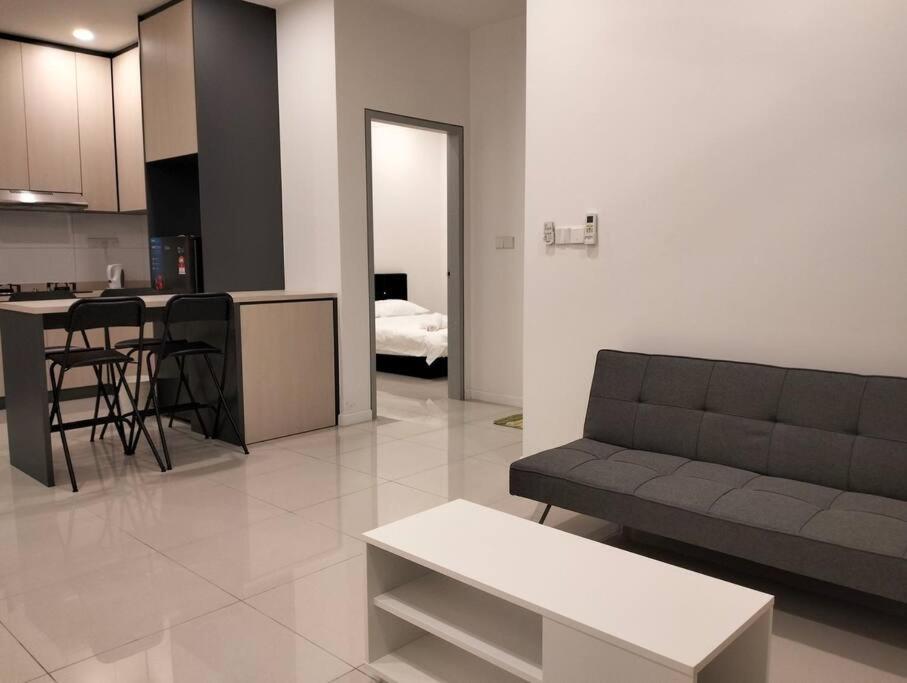 Highpark Suites Kelana Jaya By Kenangan Homes بيتالينغ جايا المظهر الخارجي الصورة