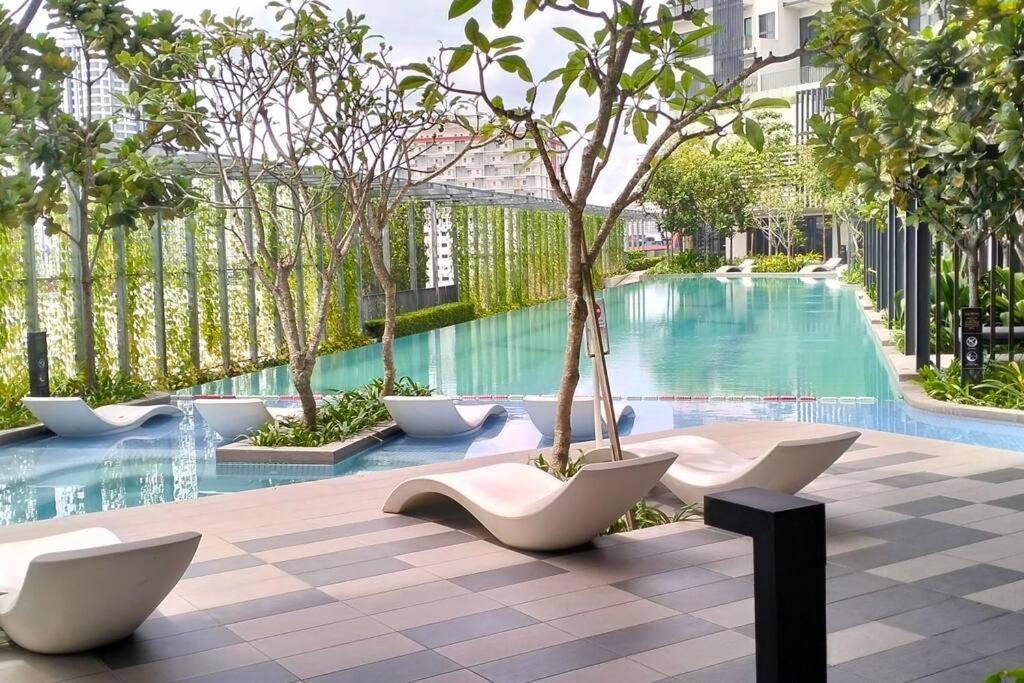 Highpark Suites Kelana Jaya By Kenangan Homes بيتالينغ جايا المظهر الخارجي الصورة