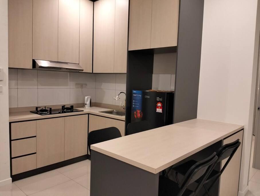 Highpark Suites Kelana Jaya By Kenangan Homes بيتالينغ جايا المظهر الخارجي الصورة