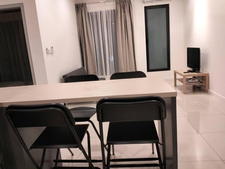 Highpark Suites Kelana Jaya By Kenangan Homes بيتالينغ جايا المظهر الخارجي الصورة