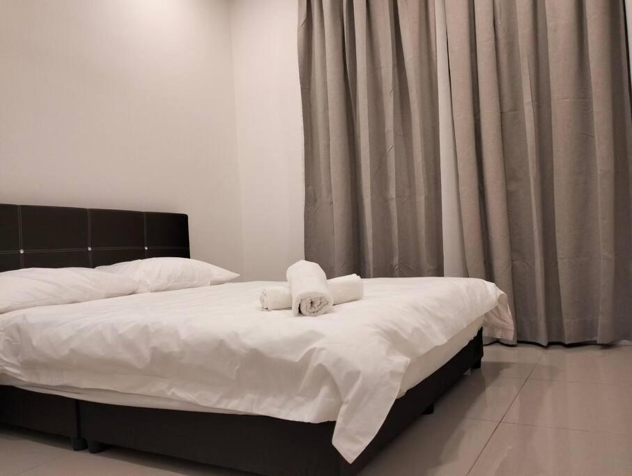 Highpark Suites Kelana Jaya By Kenangan Homes بيتالينغ جايا المظهر الخارجي الصورة