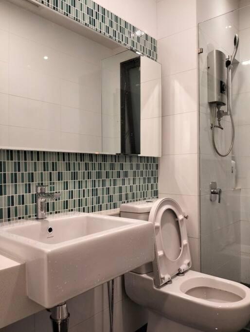 Highpark Suites Kelana Jaya By Kenangan Homes بيتالينغ جايا المظهر الخارجي الصورة