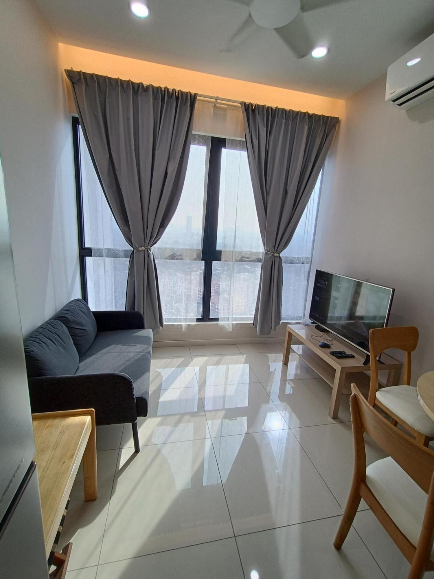 Highpark Suites Kelana Jaya By Kenangan Homes بيتالينغ جايا المظهر الخارجي الصورة